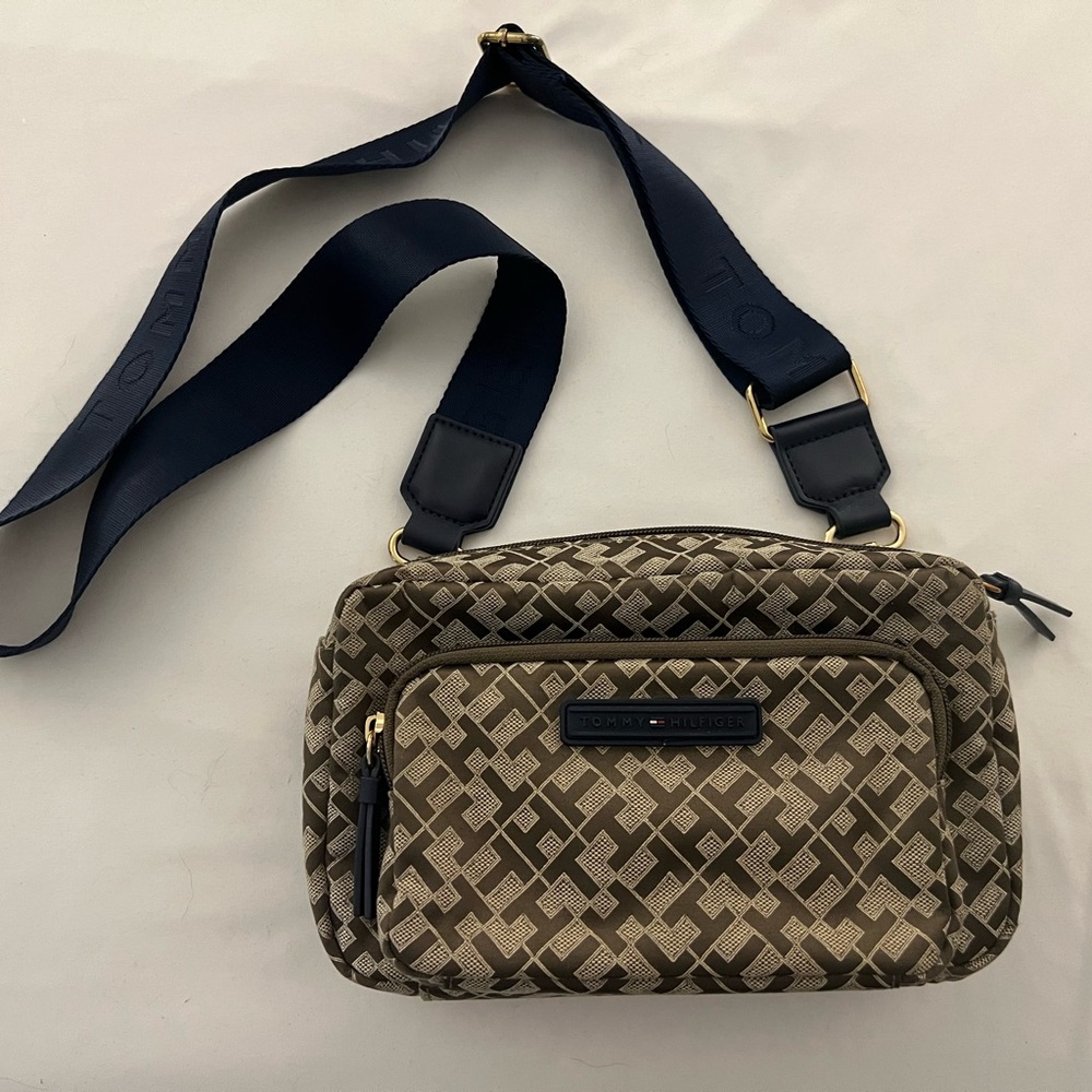 Tommy Hilfiger Crossbody bag (preloved) ❤️